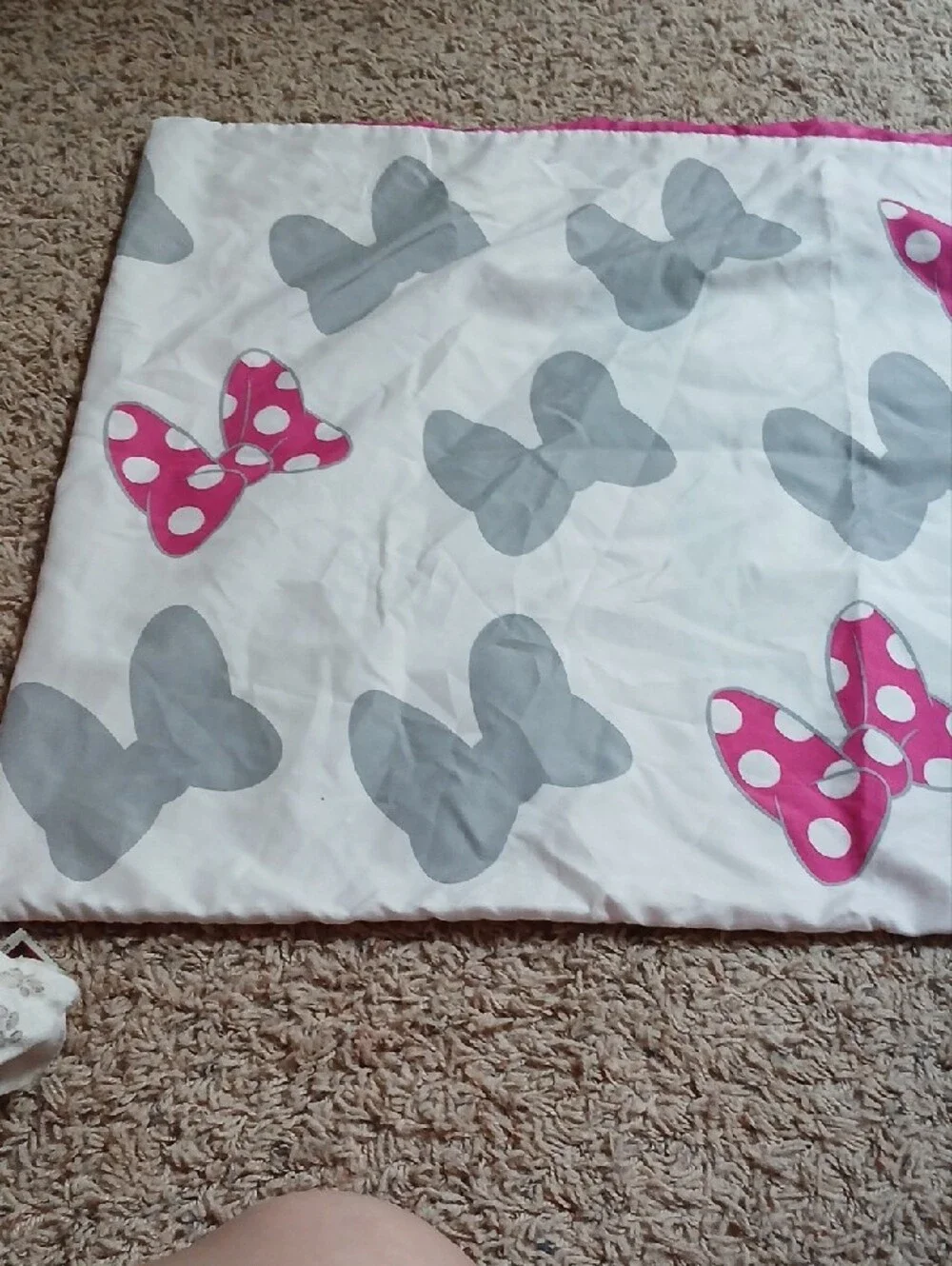 Pink Minnie Mouse Pillowcase with Bow Graphic
